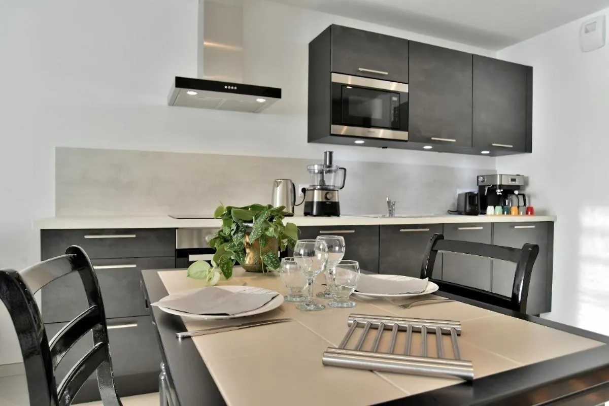 L'Ostra 0, Appartement Haut Standing Front De Mer A Cancale Sur Le Port De La Houle